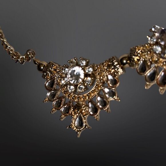 Vintage Crystal Cluster Gold Tone Necklace B13 - Picture 4 of 4